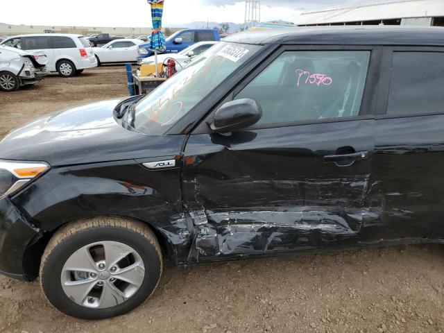 KNDJN2A21G7381750 - 2016 KIA SOUL BLACK photo 9