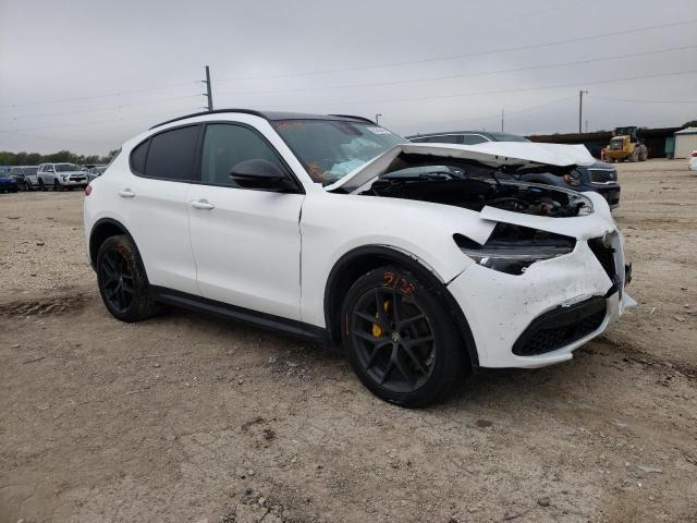 ZASPAKAN5K7C57383 - 2019 ALFA ROMEO STELVIO WHITE photo 1