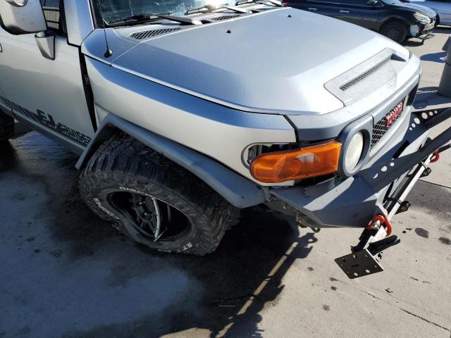 JTEBU11FX70085246 - 2007 TOYOTA FJ CRUISER SILVER photo 9