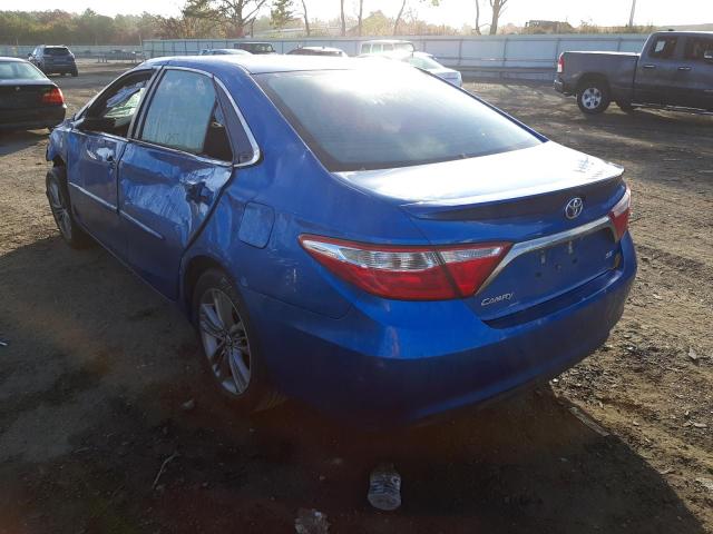 4T1BF1FK1HU679251 - 2017 TOYOTA CAMRY BLUE photo 3