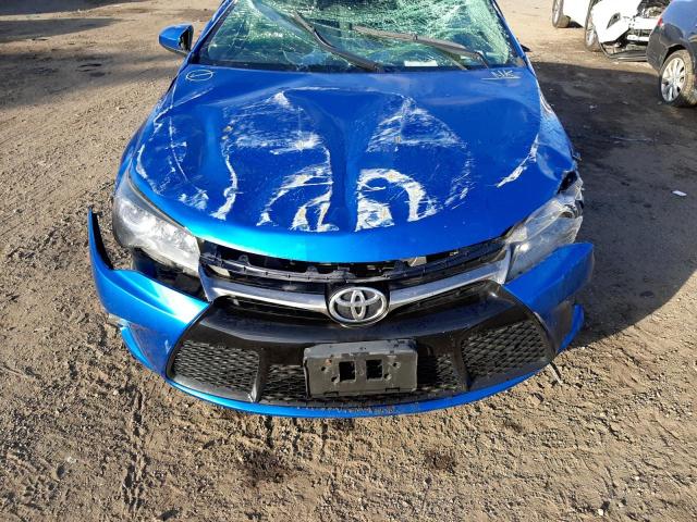 4T1BF1FK1HU679251 - 2017 TOYOTA CAMRY BLUE photo 9