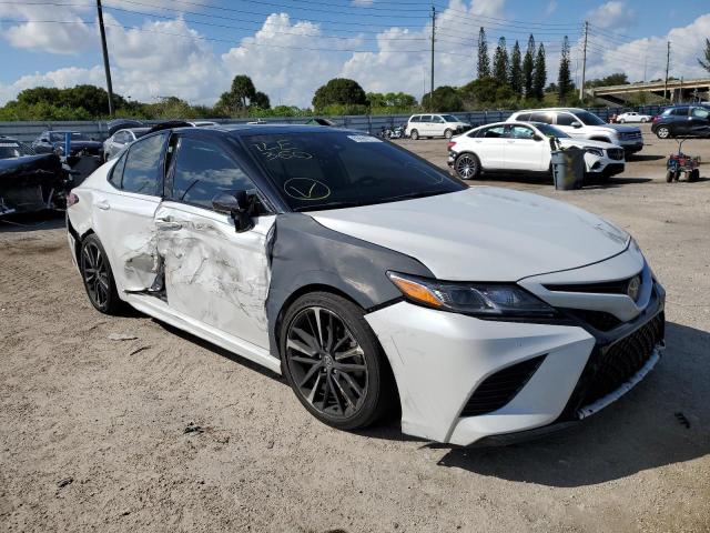 4T1KZ1AK0LU033822 - 2020 TOYOTA CAMRY TRD WHITE photo 1