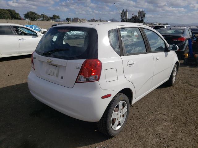 KL1TD66638B274865 - 2008 CHEVROLET AVEO BASE WHITE photo 4