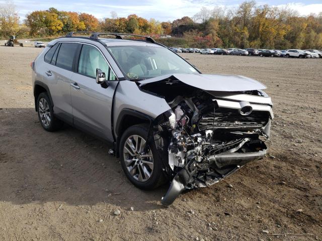 2T3A1RFVXNC312632 - 2022 TOYOTA RAV4 XLE P SILVER photo 1