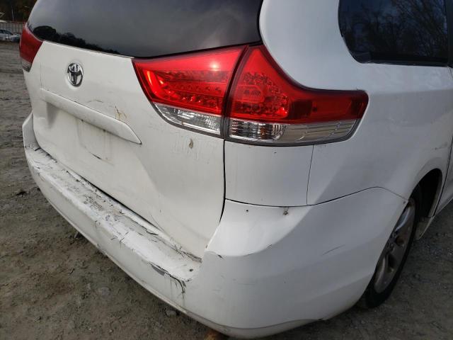 5TDKK3DC2DS320982 - 2013 TOYOTA SIENNA LE WHITE photo 9