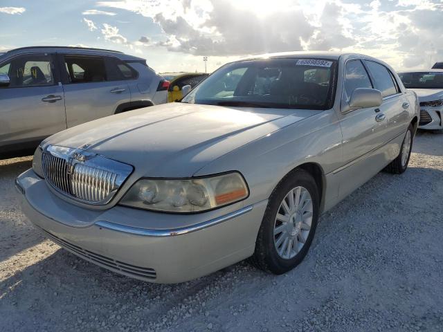 1LNHM83W64Y644160 - 2004 LINCOLN TOWN CAR U CREAM photo 2