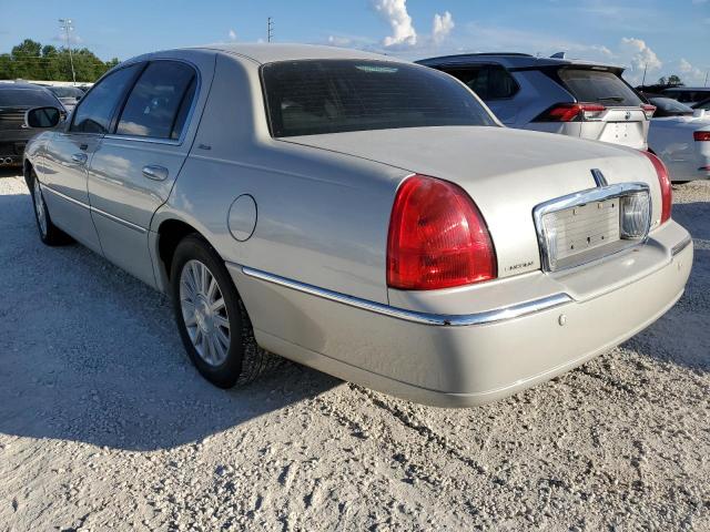 1LNHM83W64Y644160 - 2004 LINCOLN TOWN CAR U CREAM photo 3