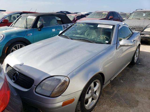 WDBKK65F33F294383 - 2003 MERCEDES-BENZ SLK 320 SILVER photo 2