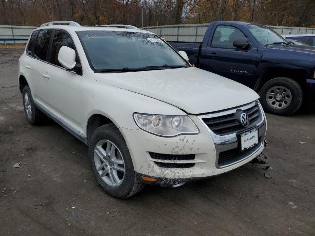 WVGFK7A92AD002767 - 2010 VOLKSWAGEN TOUAREG TD WHITE photo 1