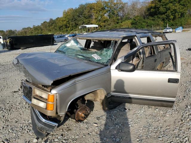 3GKEC16R6XG537037 - 1999 GMC SUBURBAN C TAN photo 2