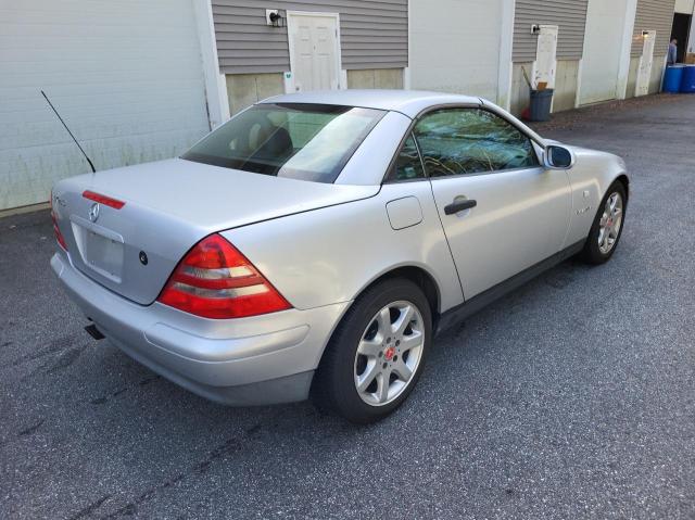 WDBKK47F9XF113004 - 1999 MERCEDES-BENZ SLK 230 KO SILVER photo 4