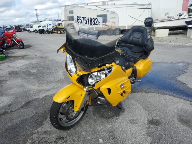 1HFSC47035A410957 - 2005 HONDA GL1800 YELLOW photo 2