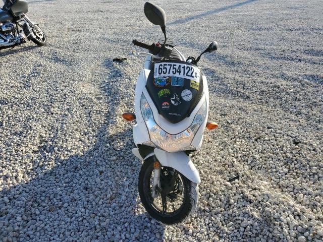 MLHJF2804B5002730 - 2011 HONDA PCX WHITE photo 5