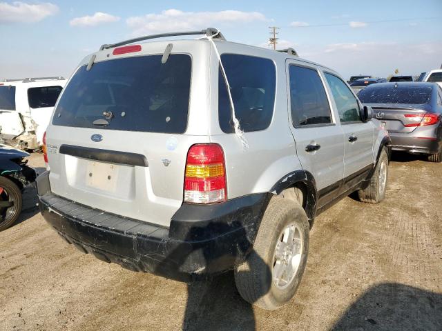 1FMCU041X5KD42356 - 2005 FORD ESCAPE LIM SILVER photo 4