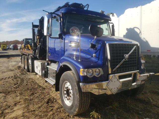 4V5K99EH0KN902073 - 2019 VOLVO VHD BLUE photo 1