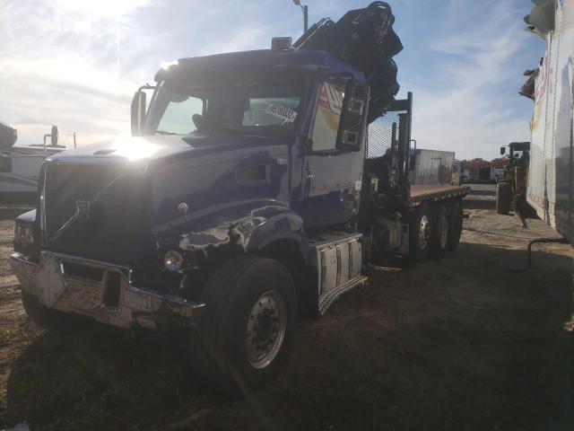 4V5K99EH0KN902073 - 2019 VOLVO VHD BLUE photo 2