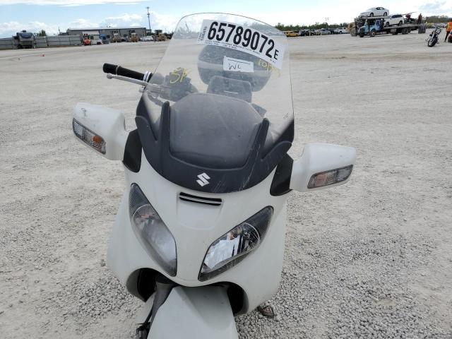 JS1CP51A372102172 - 2007 SUZUKI AN650 WHITE photo 9