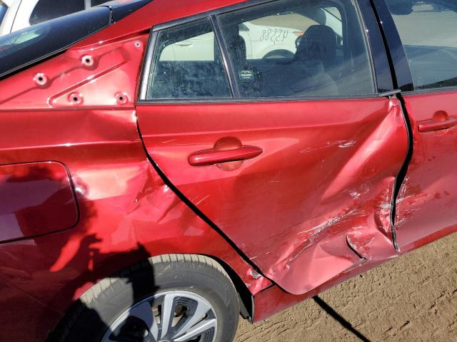 JTDKARFP5J3080460 - 2018 TOYOTA PRIUS PRIM Rot Foto 9