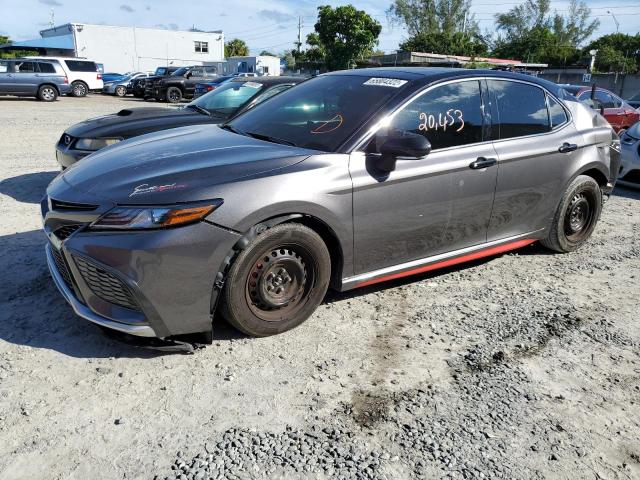 4T1K61AKXMU565217 - 2021 TOYOTA CAMRY XSE GRAY photo 1