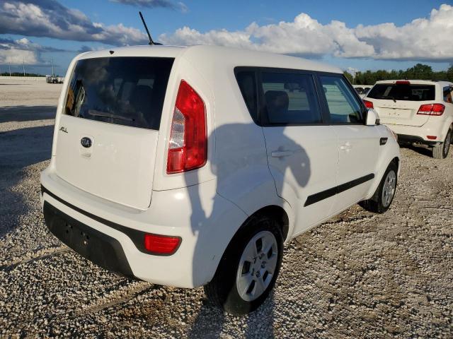 KNDJT2A52D7538309 - 2013 KIA SOUL WHITE photo 3