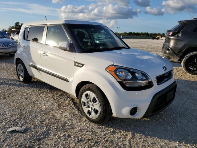 KNDJT2A52D7538309 - 2013 KIA SOUL WHITE photo 4