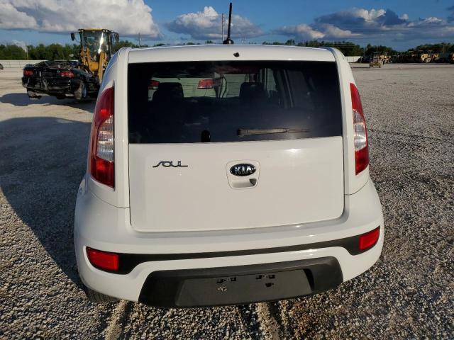 KNDJT2A52D7538309 - 2013 KIA SOUL WHITE photo 6