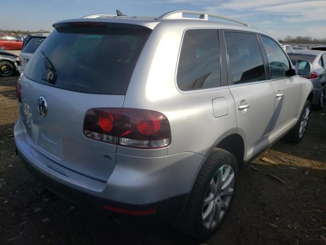 WVGBE77L28D004375 - 2008 VOLKSWAGEN TOUAREG 2 SILVER photo 4