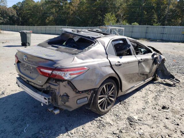 4T1BZ1HKXJU021518 - 2018 TOYOTA CAMRY XSE GRAY photo 4