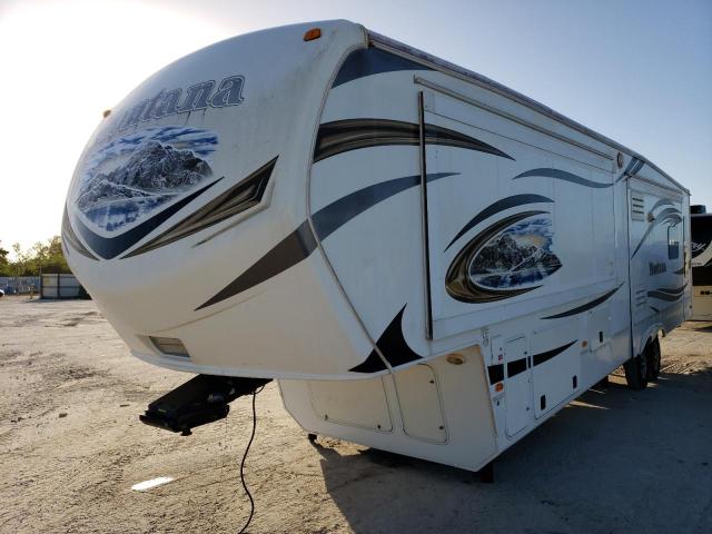 4YDF37221E4700213 - 2014 KEYSTONE MONTANA WHITE photo 2