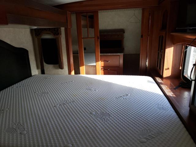 4YDF37221E4700213 - 2014 KEYSTONE MONTANA WHITE photo 5