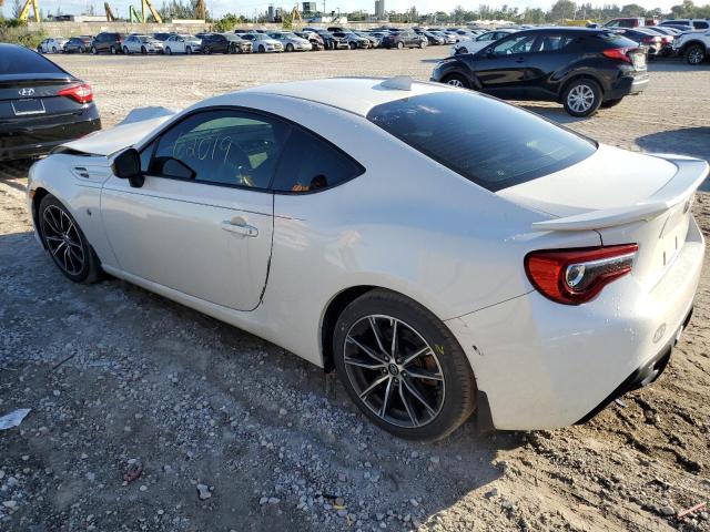 JF1ZNAA10H9703164 - 2017 TOYOTA 86 BASE WHITE photo 3