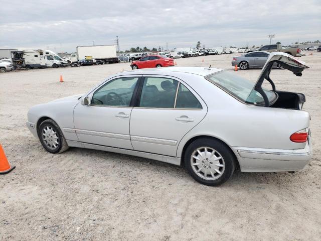 WDBJF65J8YB054071 - 2000 MERCEDES-BENZ E 320 SILVER photo 2