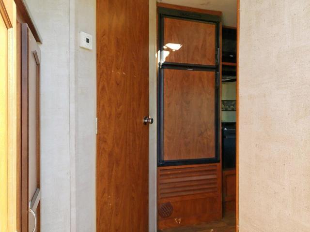 4YDT19523EX411137 - 2014 PASSPORT TRAVELTRL WHITE photo 5