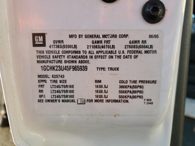 1GCHK23U45F965939 - 2005 CHEVROLET silverado WHITE photo 10