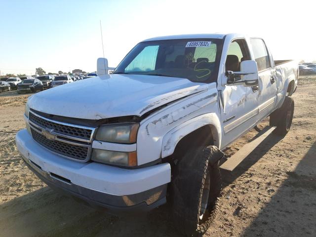 1GCHK23U45F965939 - 2005 CHEVROLET silverado WHITE photo 2