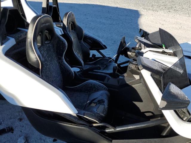 57XAASFA8K8134392 - 2019 POLARIS SLINGSHOT WHITE photo 5