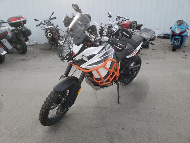 VBKV49405HM957042 - 2017 KTM 1090 ADVEN ORANGE photo 2