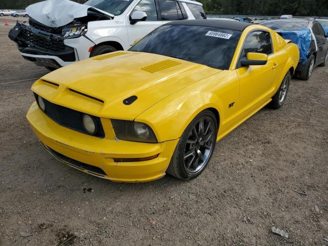 1ZVFT82H955211093 - 2005 FORD MUSTANG GT YELLOW photo 2