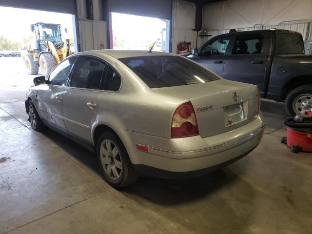 WVWRH63B92P351242 - 2002 VOLKSWAGEN PASSAT GLX Gümüş foto 3