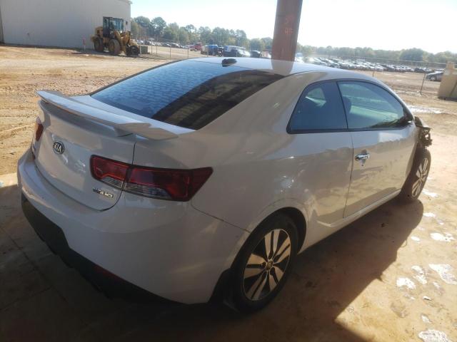 KNAFU6A24D5691587 - 2013 KIA FORTE EX WHITE photo 4