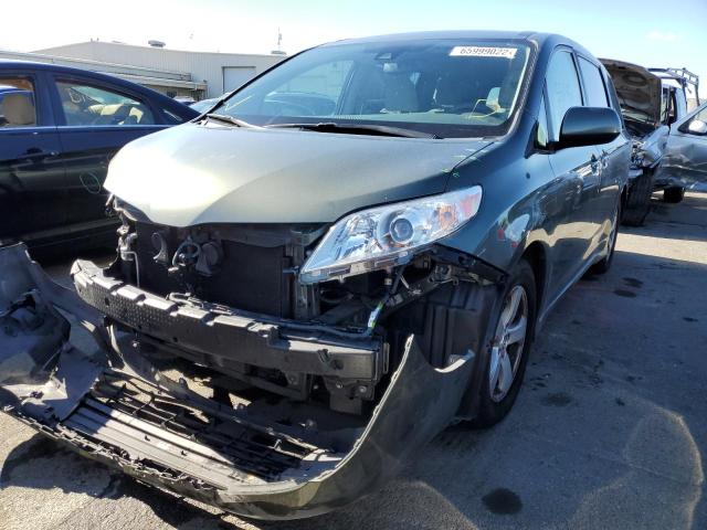 5TDKZ3DC7JS955798 - 2018 TOYOTA SIENNA LE GREEN photo 2