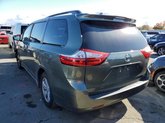 5TDKZ3DC7JS955798 - 2018 TOYOTA SIENNA LE GREEN photo 3