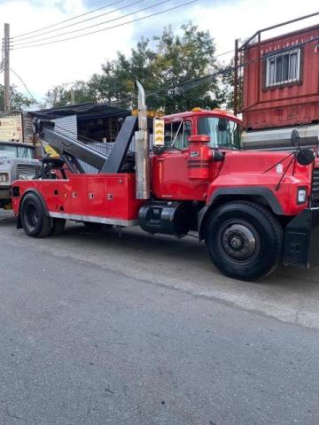 1M2P266C4YM047481 - 2000 MACK 600 RD600 RED photo 1