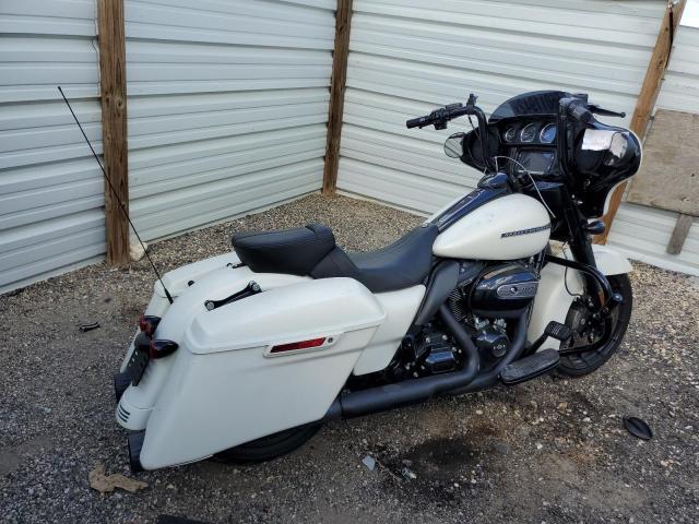 1HD1KRC1XJB686169 - 2018 HARLEY-DAVIDSON FLHXS STRE WHITE photo 4