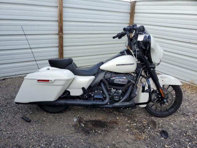 1HD1KRC1XJB686169 - 2018 HARLEY-DAVIDSON FLHXS STRE WHITE photo 9