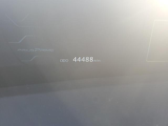 JTDKARFP7H3027592 - 2017 TOYOTA PRIUS PRIM 红色 照片 8