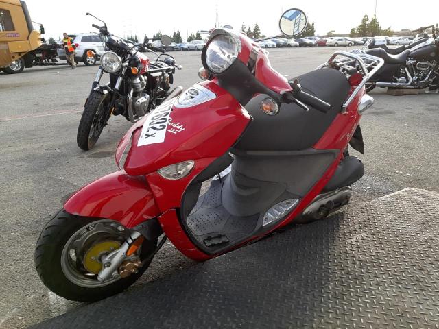 RFVPAC209E1016036 - 2014 GENUINE SCOOTER CO. BUDDY 125 RED photo 2