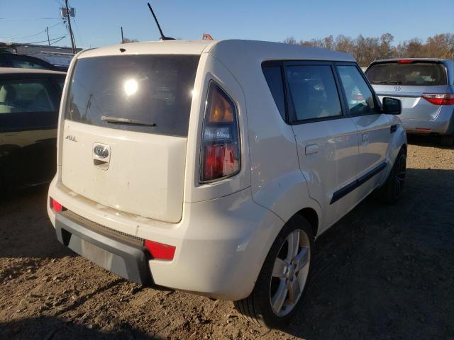 KNDJT2A25A7085370 - 2010 KIA SOUL WHITE photo 4