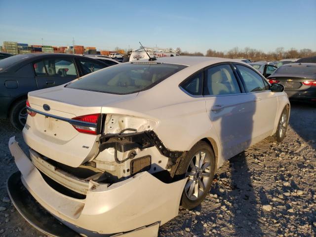 3FA6P0H73HR176484 - 2017 FORD FUSION SE WHITE photo 4