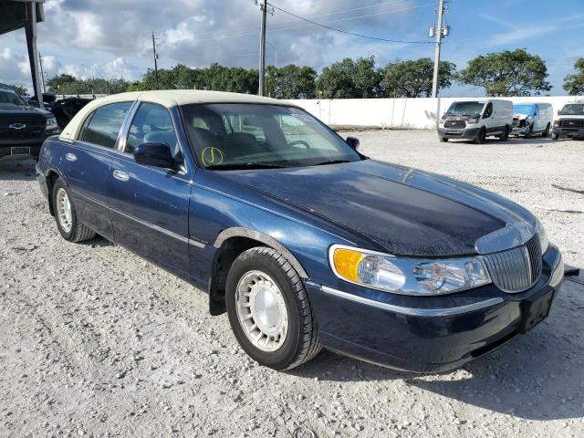 1LNHM81W12Y631011 - 2002 LINCOLN TOWN CAR BLUE photo 1